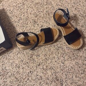 Universal Thread wedge sandals 8.5 size in very good condition. Never worn